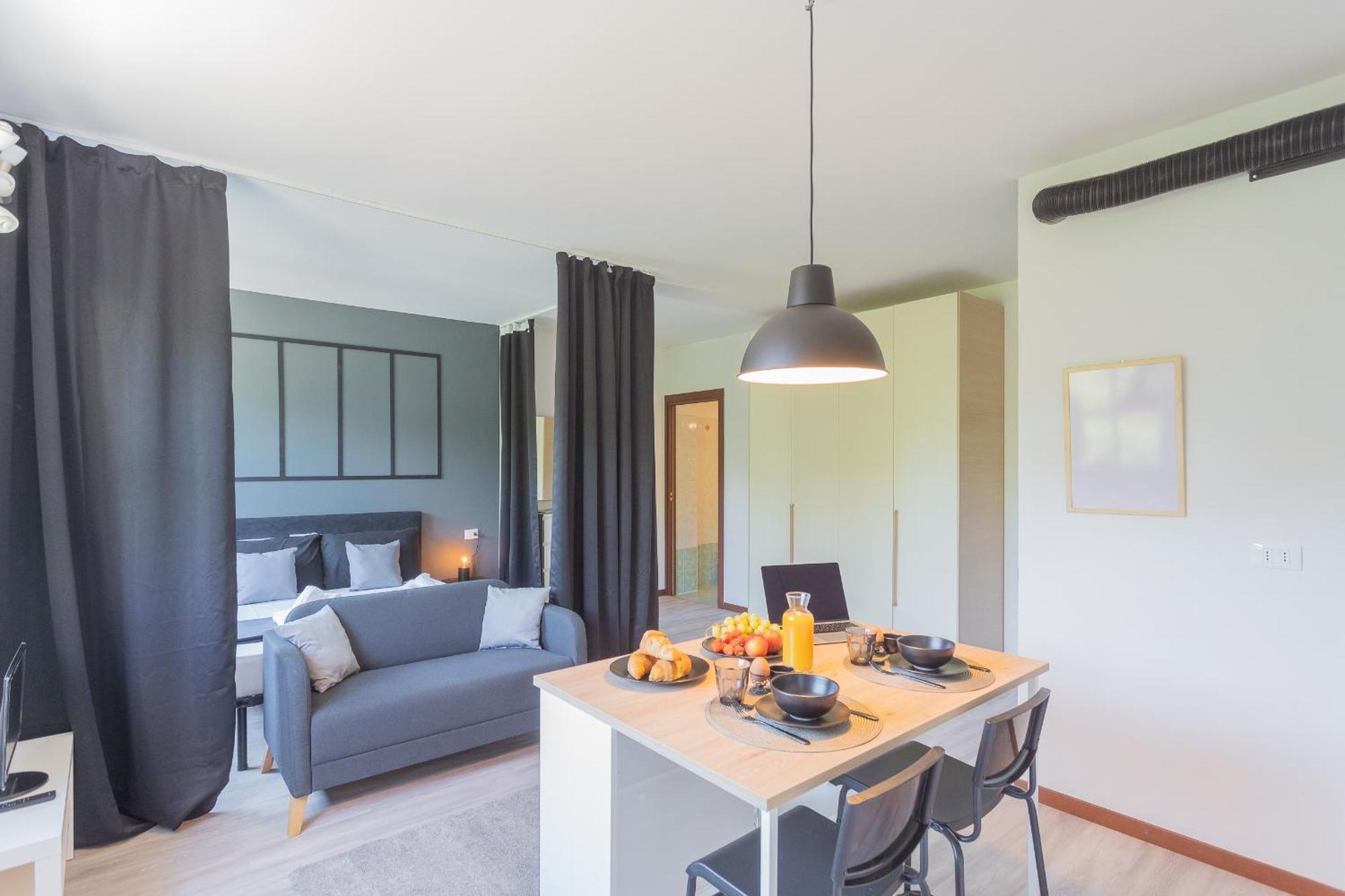 Black Loft Como By Rent All Como Buitenkant foto