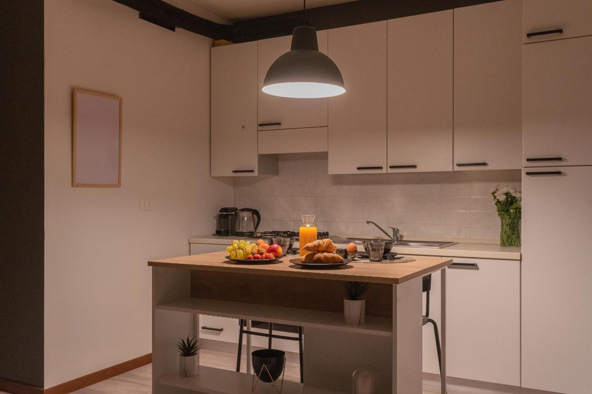 Black Loft Como By Rent All Como Buitenkant foto