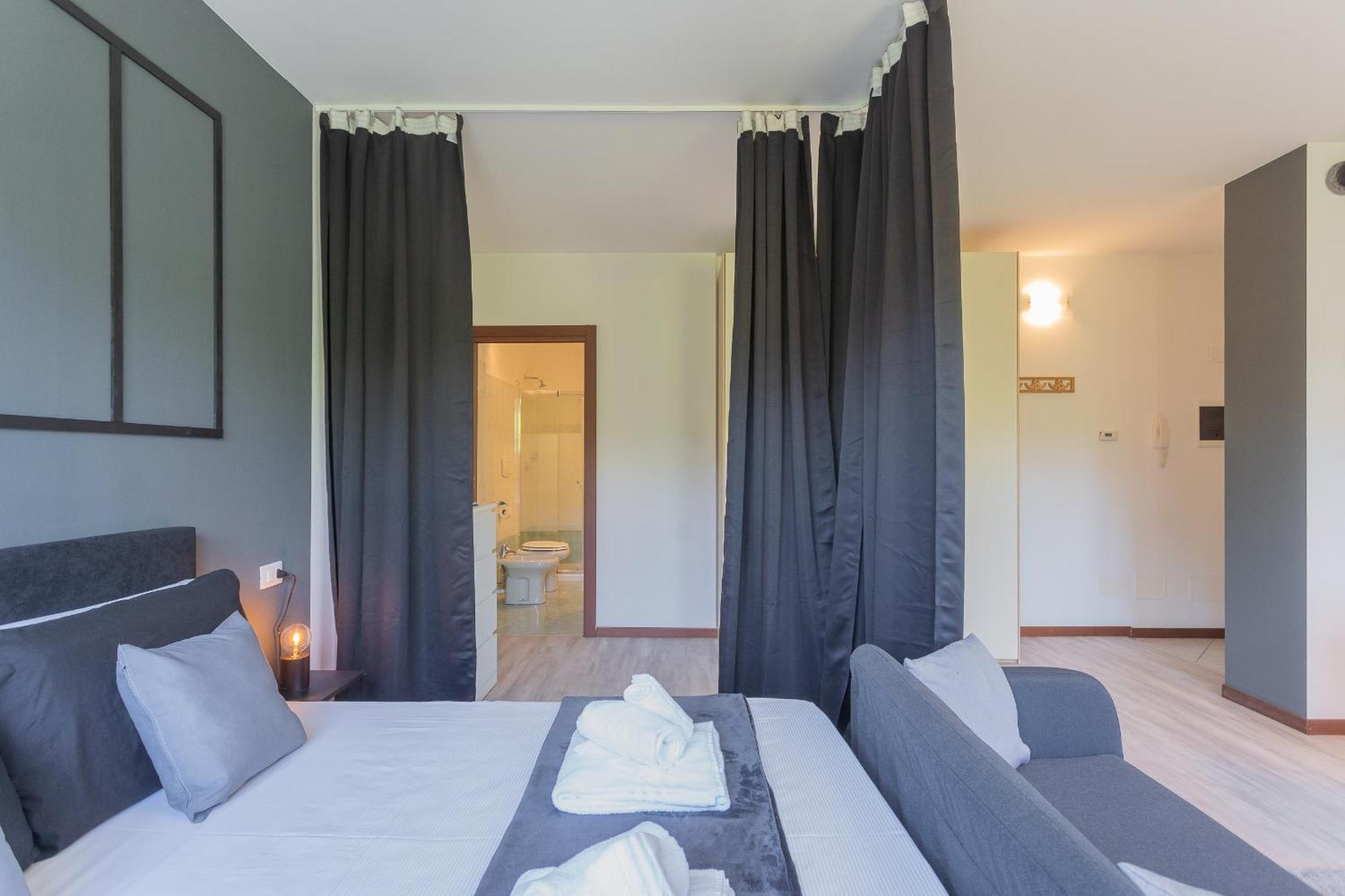 Black Loft Como By Rent All Como Buitenkant foto
