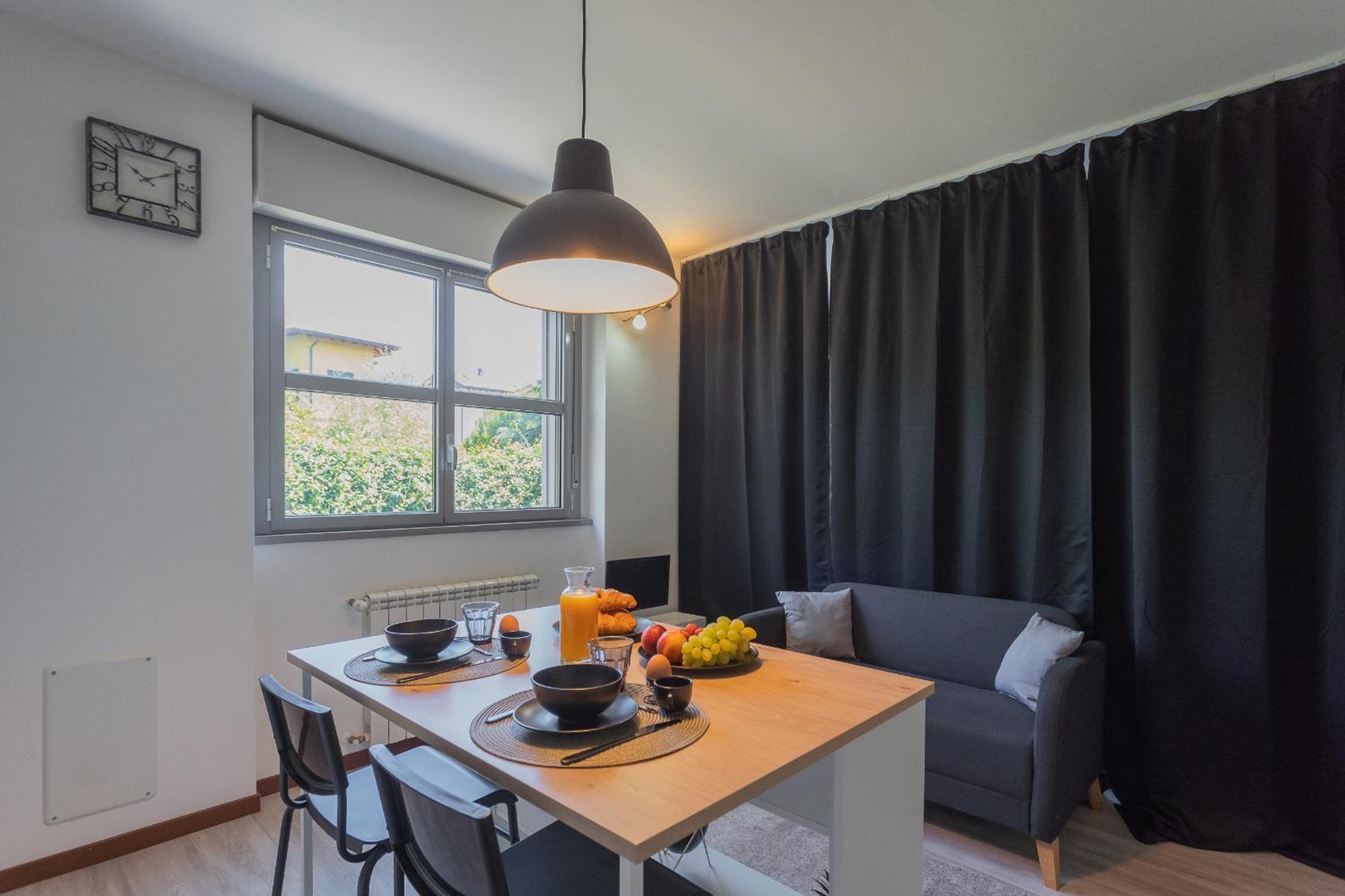Black Loft Como By Rent All Como Buitenkant foto