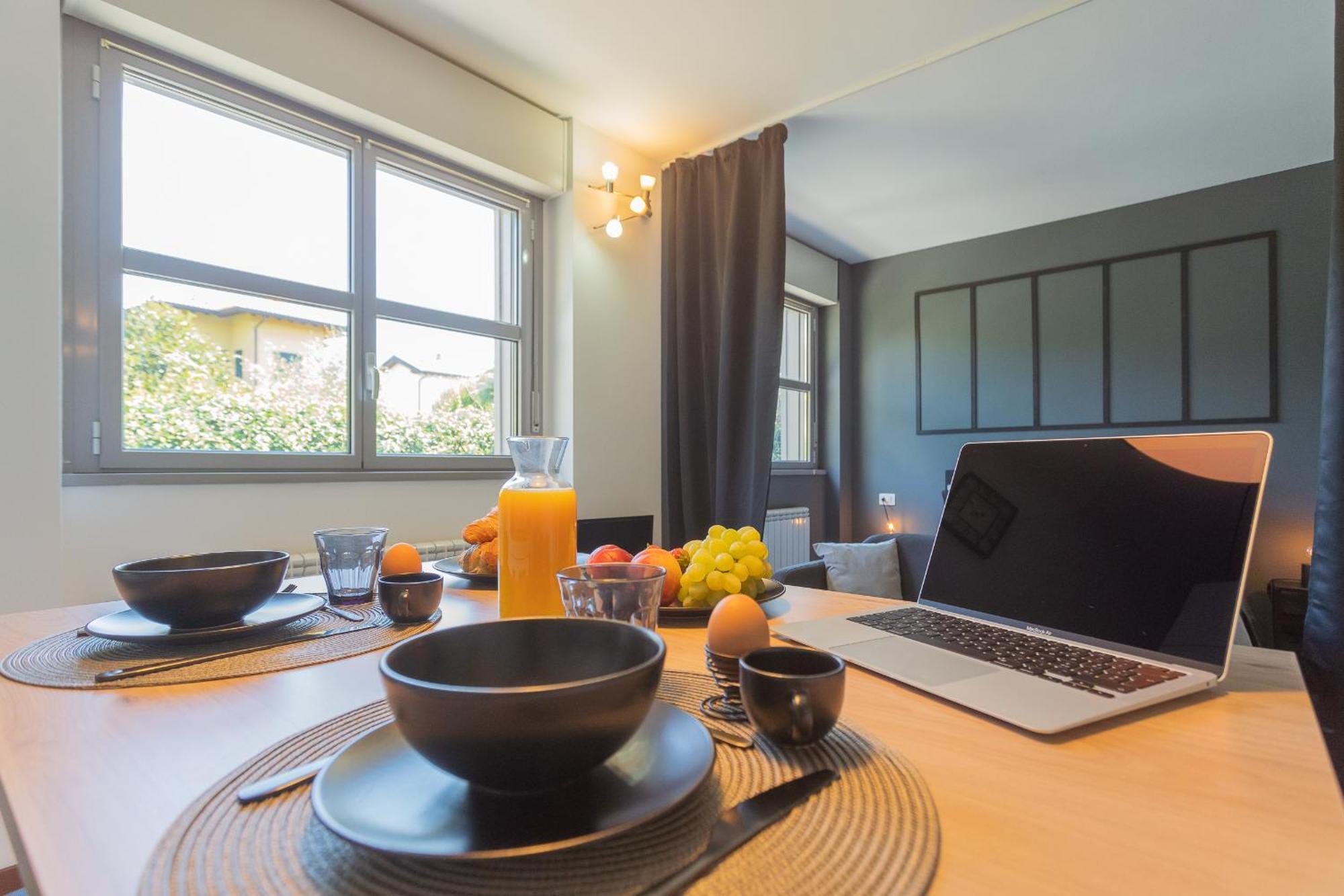 Black Loft Como By Rent All Como Buitenkant foto