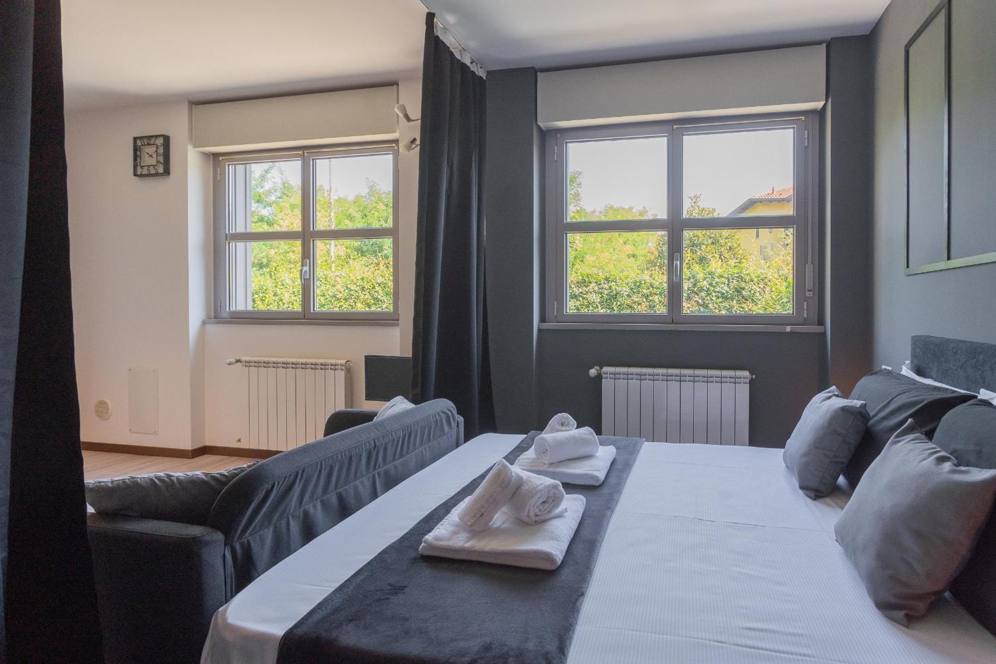 Black Loft Como By Rent All Como Buitenkant foto