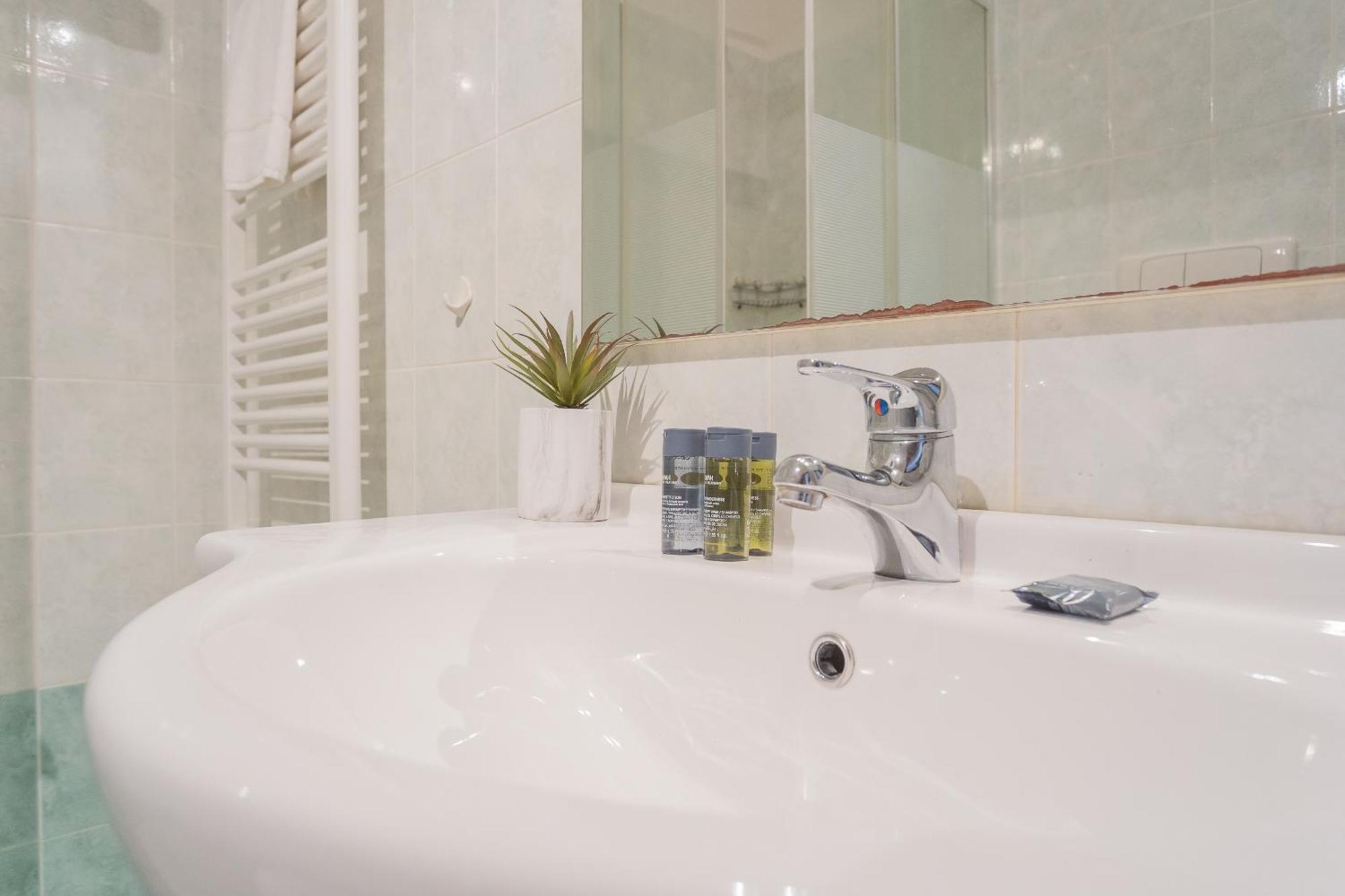 Black Loft Como By Rent All Como Buitenkant foto