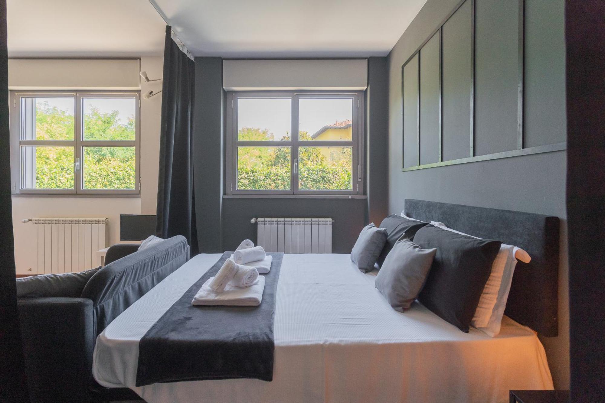 Black Loft Como By Rent All Como Buitenkant foto
